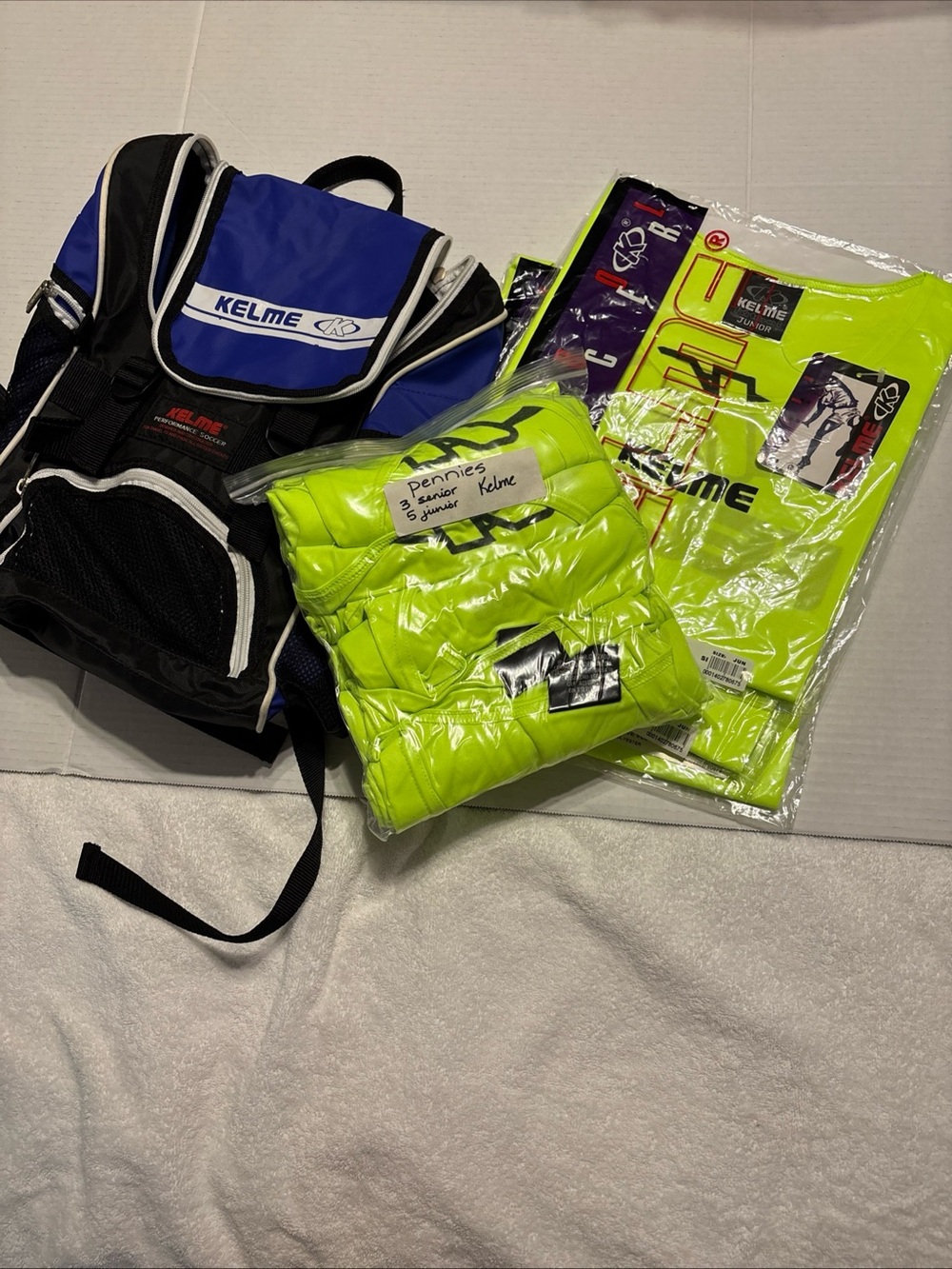 Kelme Coach Kit Youth Soccer Futbol Practice Vests + Gear Backpack World Cup